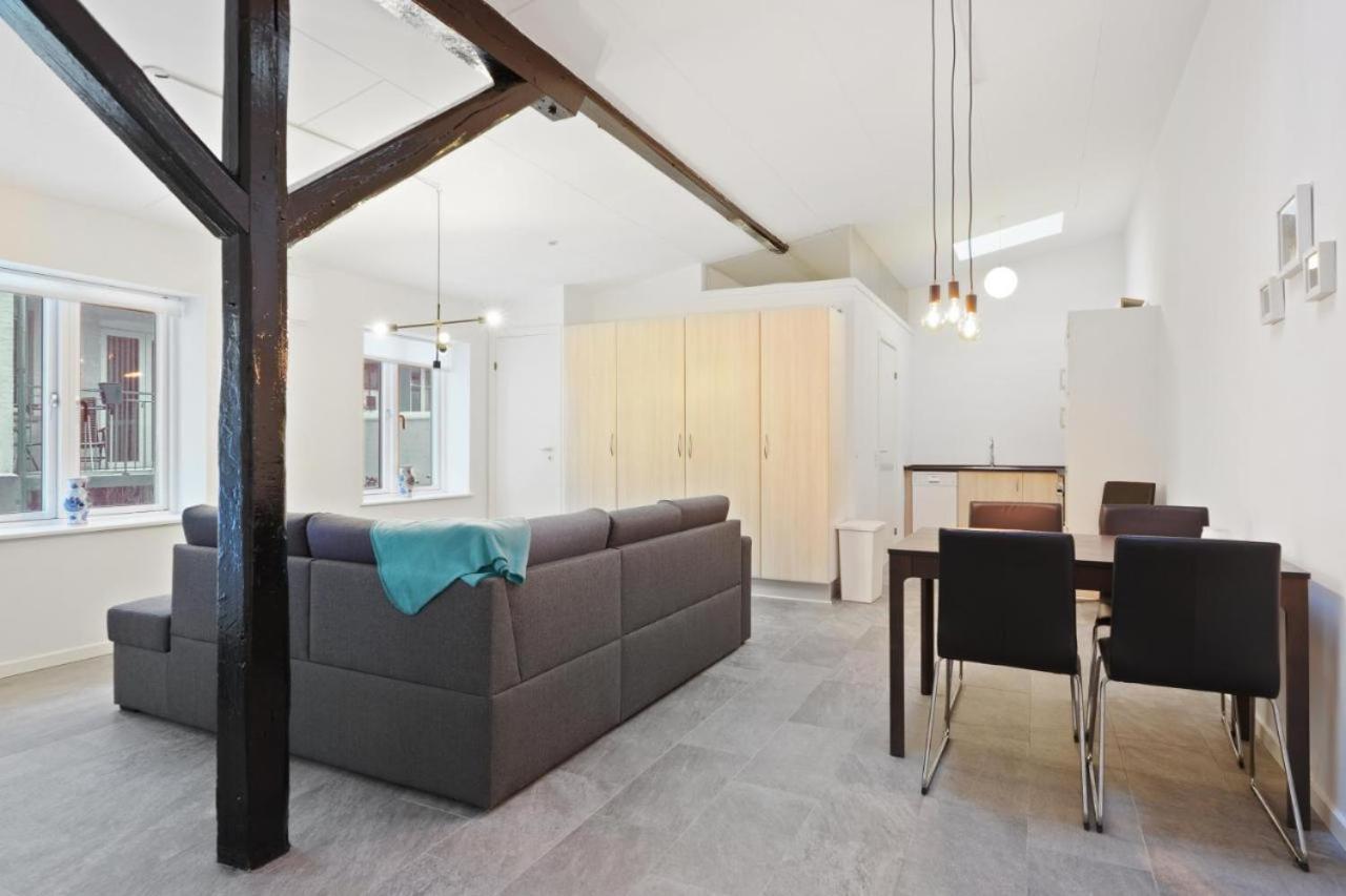 Charming - Luxurious 1 Bedroom Apartment In The Heart Of 올보르 외부 사진